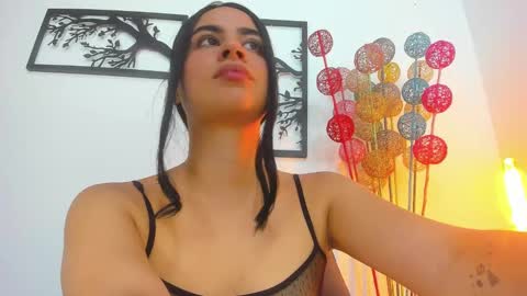 LAURA SOE online show from February 25, 2:26 pm