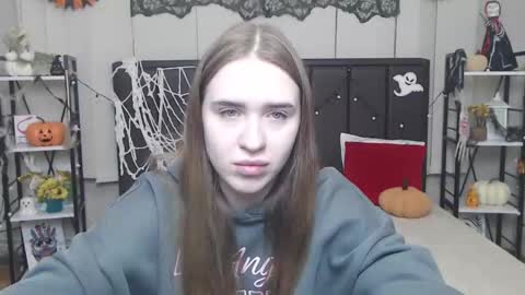 LauraHlot online show from November 2, 7:08 am