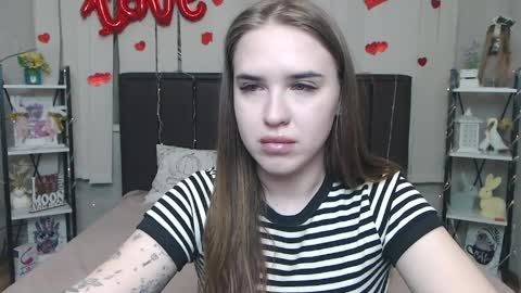 LauraHlot online show from April 7, 6:04 am