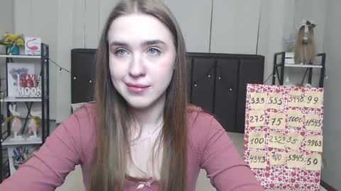 LauraHlot online show from November 19, 7:01 pm