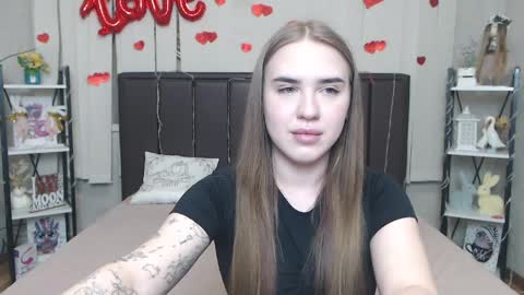 LauraHlot online show from April 4, 7:32 pm