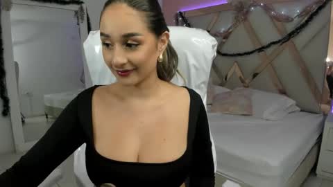 laura  online show from December 16, 10:05 pm