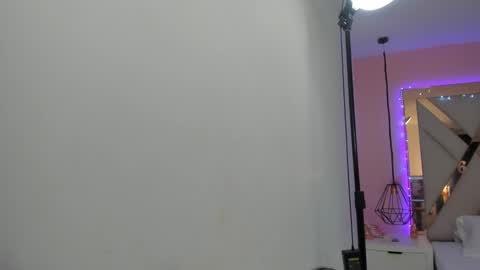 laura  online show from February 28, 6:45 pm