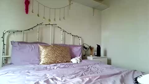 lauramaexo online show from February 23, 9:06 pm