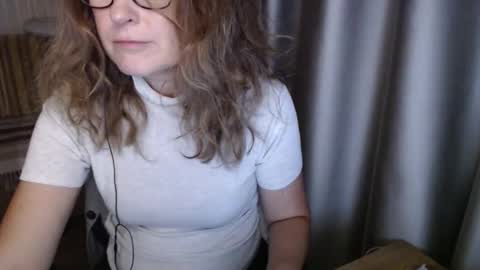 Lauraoven1 online show from November 12, 5:59 pm