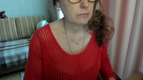 Lauraoven1 online show from April 1, 10:05 am