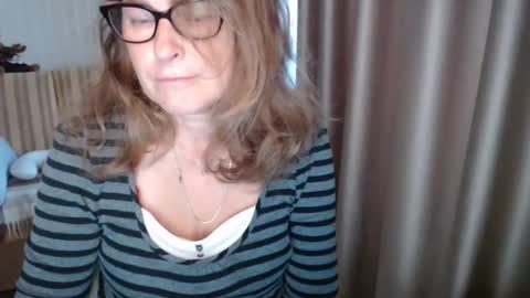 Lauraoven1 online show from September 30, 9:09 am