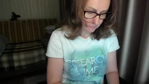 Lauraoven1 online show from April 29, 6:02 pm