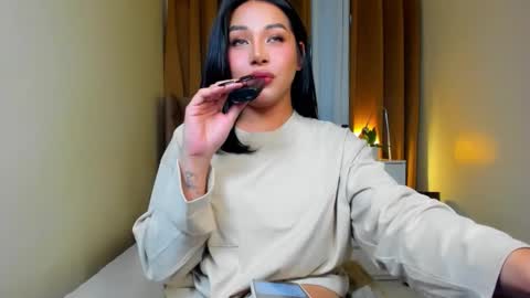 Your sweet Laura online show from December 1, 9:18 am