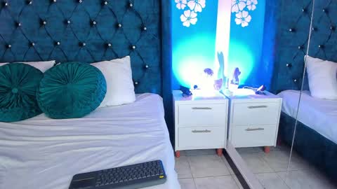 Laura online show from April 10, 11:48 am