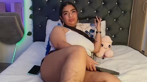 laura online show from May 7, 10:49 pm