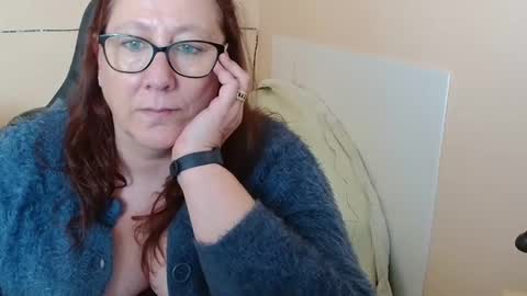 laureanne online show from February 4, 1:48 pm