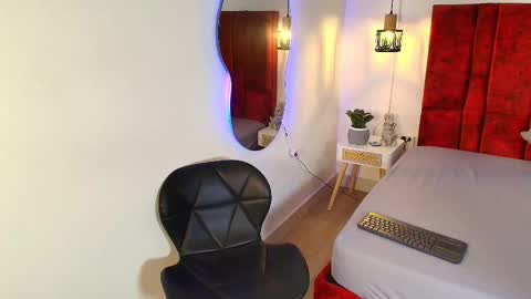 lauren_rouses online show from March 6, 4:44 am