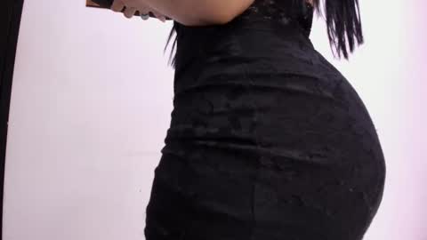 laurendpink online show from April 10, 2:22 pm