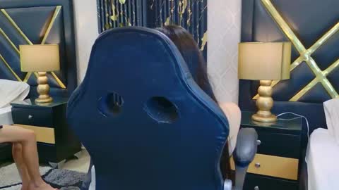 Lauren online show from April 11, 6:40 am