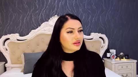 Laura online show from November 17, 3:36 pm