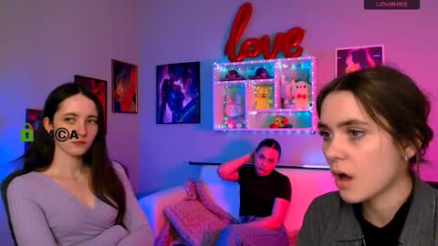 Laure online show from March 25, 2:57 pm