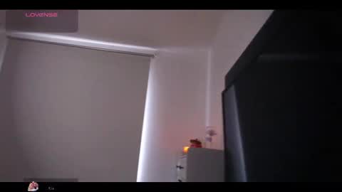 Lauren Saenz online show from November 24, 12:04 pm