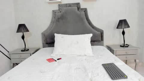 Lauren  online show from December 4, 4:39 pm