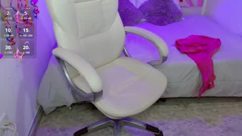 laura  online show from June 26, 9:31 pm
