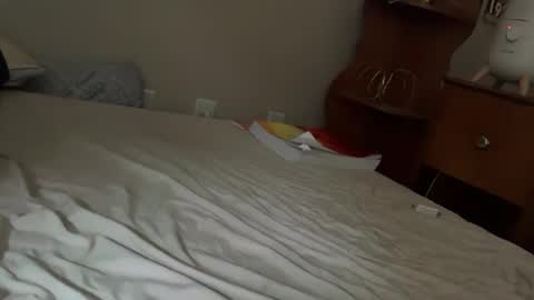 lausfavorite online show from September 28, 9:35 pm