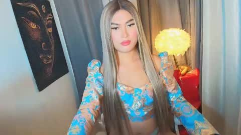 Snapshot of lavictoria_ladyboy chatting on October 22, 10:40 am Victoria online show from October 22, 10:40 am