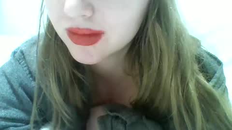 layannalea online show from December 4, 7:11 am