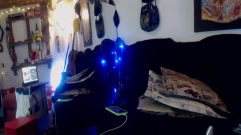 Laye19 online show from October 5, 5:38 am