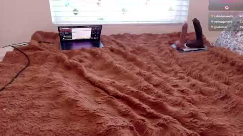Layla online show from June 17, 9:42 pm
