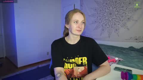 Snapshot of laylas_universe chatting on September 17, 3:32 am Layla Universe online show from September 17, 3:32 am