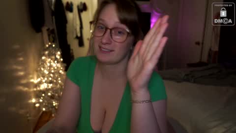 Snapshot of laylas_universe chatting on December 20, 4:42 am Layla Universe online show from December 20, 4:42 am