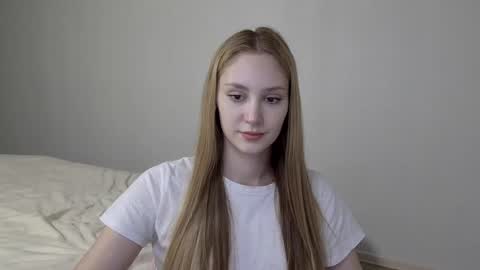 Laylla001 online show from December 3, 10:45 am