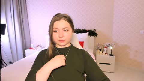 lea__luna online show from December 15, 7:15 am