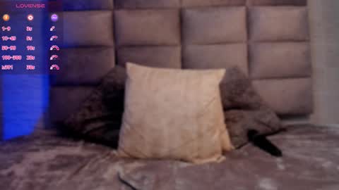 lea_walkerr online show from December 3, 9:15 pm