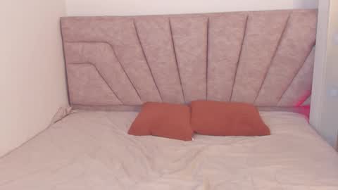 leahaltomm online show from October 17, 8:13 pm