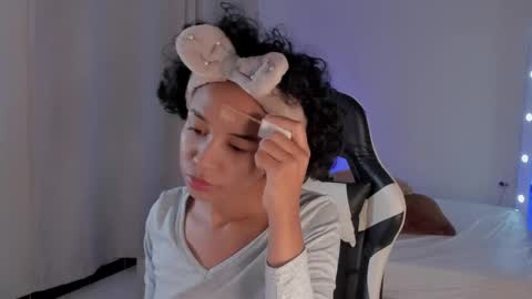 leahaltomm online show from February 12, 10:35 am