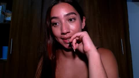 Snapshot of leanaalhub chatting on October 31, 4:35 am leanaalhub online show from October 31, 4:35 am