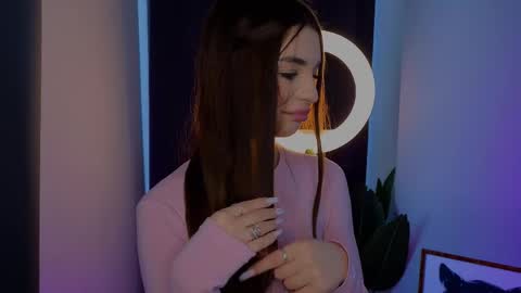 Sophie online show from April 7, 4:47 am