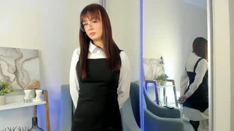 leannabarlowe online show from December 2, 5:15 am