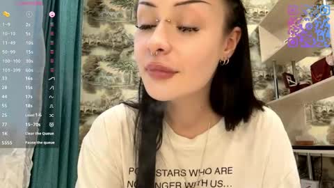 Kiki online show from May 12, 4:05 pm