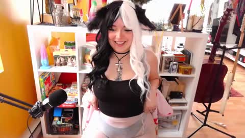 Lea Ray Pie online show from February 17, 2:28 pm