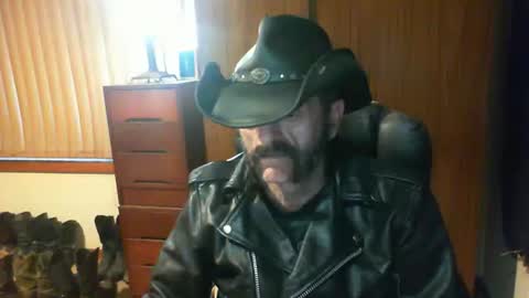 leathergreaser online show from May 29, 8:51 pm
