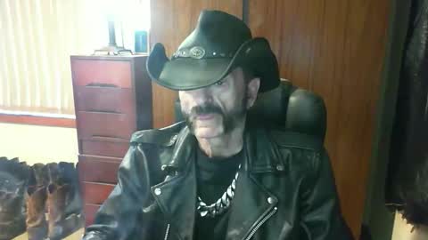 leathergreaser online show from May 7, 11:54 pm