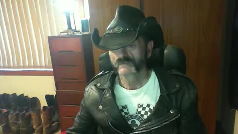 leathergreaser online show from May 20, 10:38 pm