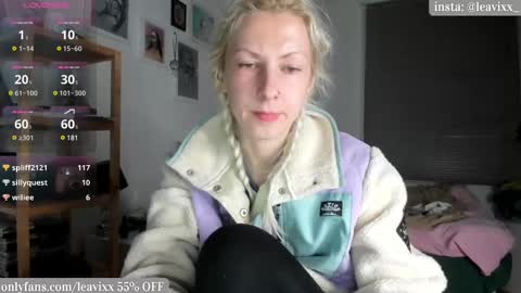 LeaVixx online show from March 11, 8:31 pm