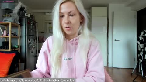 LeaVixx online show from December 15, 10:55 am