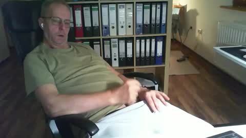Snapshot of lefti27 chatting on October 24, 11:05 pm Dave online show from October 24, 11:05 pm