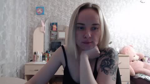 leggywily25 online show from March 12, 6:32 pm