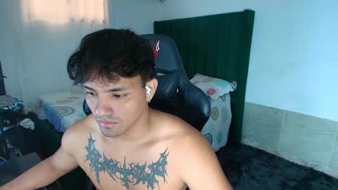  Lei  online show from May 5, 10:15 pm