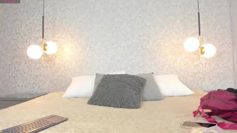 LEIGH ANGELS online show from March 18, 9:31 pm